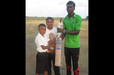 RHTY&SC member Sylus Tyndall (right) hands over the cricket bat to Jason Jones in presence of RHTY&SC assistant secretary Simon Naidu.