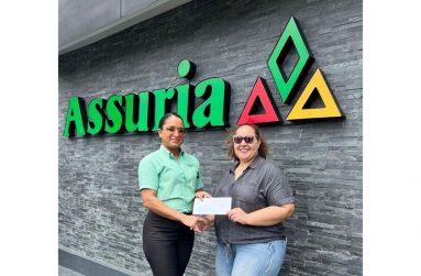 Jordana Ramsay-Gonsalves (right), Event Organiser, and Ashley Layne, Representative of Assuria Insurance seal the partnership with a handshake