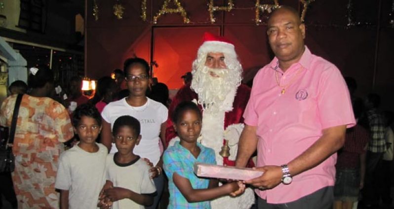 Edghill & Santa make a presentation to a Line Path
Family