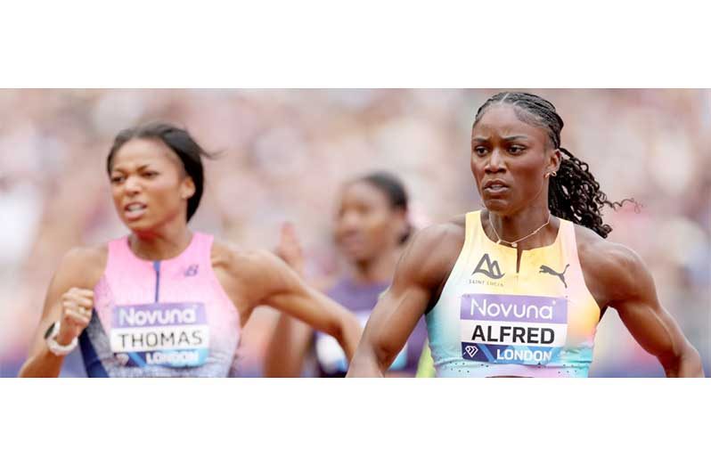 Julien Alfred (right) powering to victory ahead of Gabby Thomas (left) of the USA in the women’s 200m at the London Diamond League