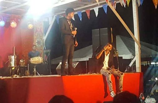 Trinidadian singers Neval Chatelall and Nirshad M performing for the audience.