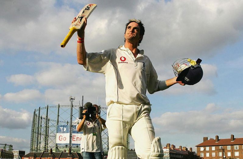 Kevin Pietersen salutes the crowd after scoring 158 in the 2005 Ashes. (Getty Images)