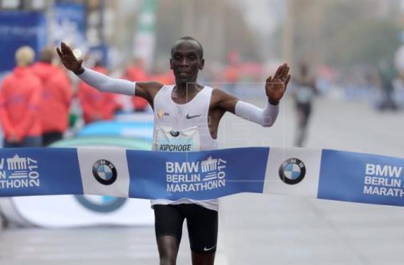 Eliud Kipchoge sets new marathon world record in Berlin.