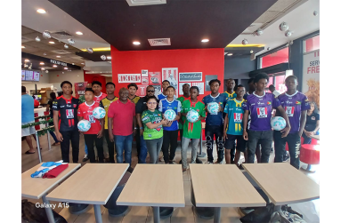 Players in their kits flanked by KFC and Petra officials