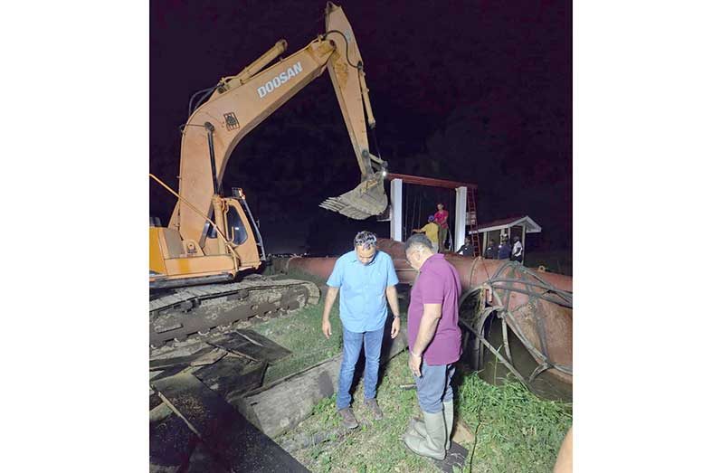 Minister of Agriculture Zulfikar Mustapha and NDIA Chairman Lionel Wordsworth were on site Wednesday evening assessing the situation