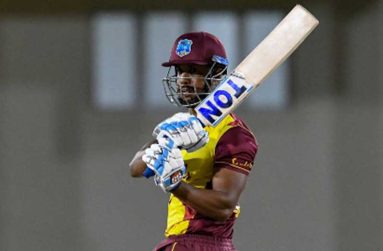 Lendl Simmons hit an unbeaten 55 off 53 balls