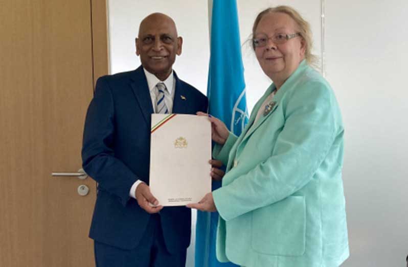 Leslie Ramsammy presents his credentials to Tatiana Valovaya, the Director-General of the United Nations Office at Geneva.
