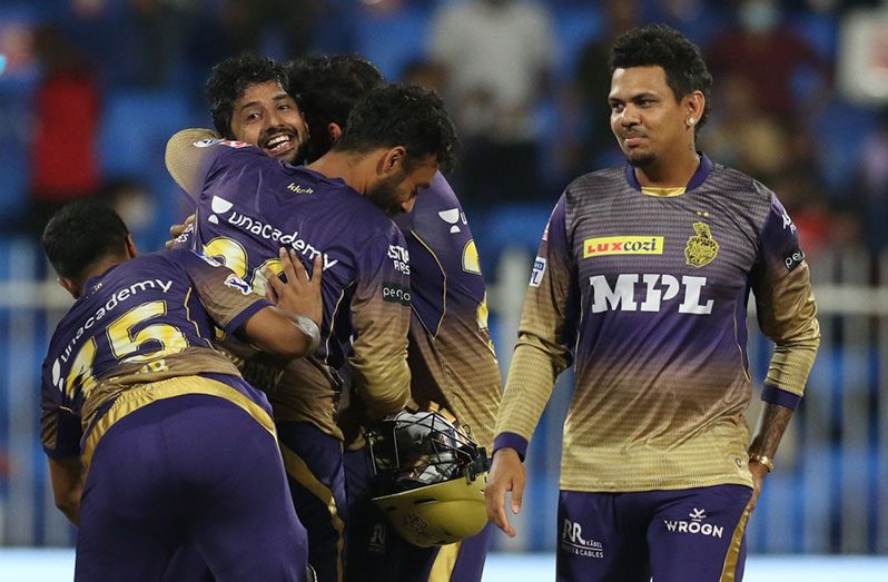 The Kolkata Knight Riders mob Rahul Tripathi after he took them over the line vs Delhi Capitals, IPL 2021 Qualifier 2, Sharjah, October 13, 2021 (BCCI)