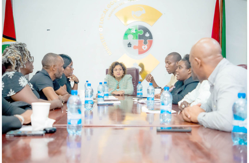 Minister of Local Government and Regional Development, Priya Manickchand, on Wednesday met with members of the Linden Town Council to address critical township issues