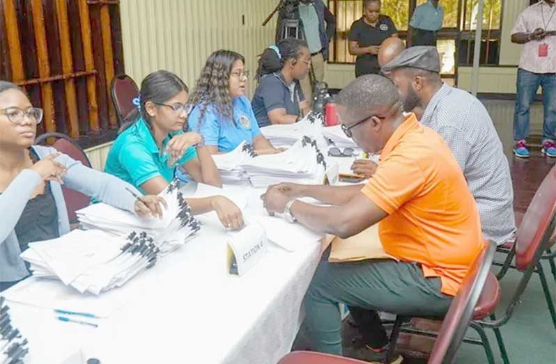 Small contractors signing fixed-rate road contracts on Friday