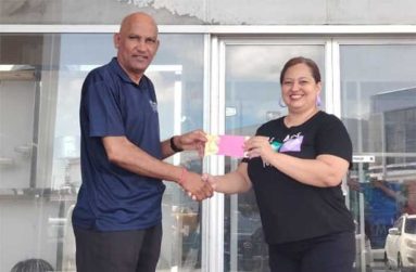 Managing Director of Regal Stationery & Computer Centre, Mahendra Anil Hardyal receives sponsorship cheque from Dayris Arauz of HL Latinoamerica Furnishings, Panama