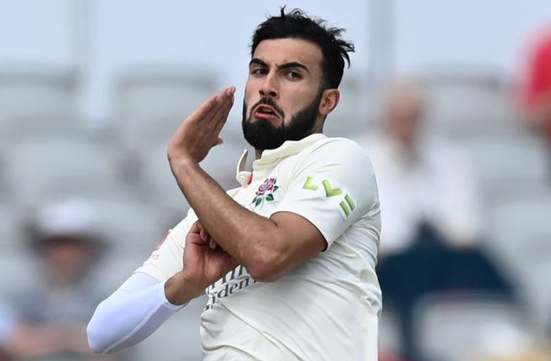 Saqib Mahmood claimed five wickets as Lancashire beat Yorkshire at Emirates Old Trafford for the first time in 21 years.