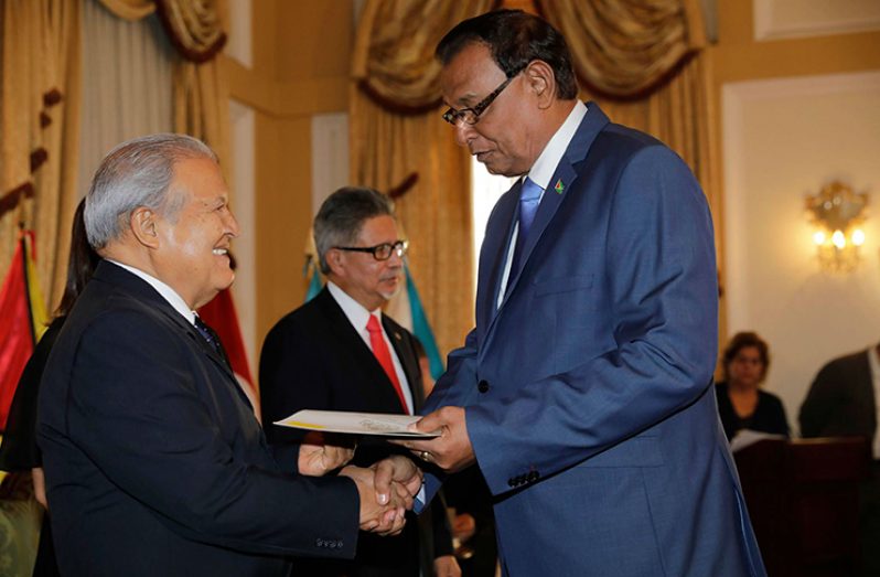 His Excellency Halim Majeed presents his Letters of Credence to President of the Republic of El Salvador, His Excellency Salvador Sánchez Cerén