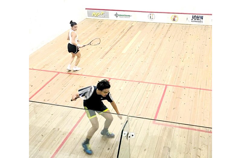 Mary Fung-a-Fat (left) beat Demetrius De Abreu 16-14, 16-14 in the Elite division