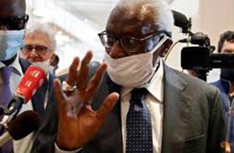 Former President of the International Association of Athletics Federations (IAAF) Lamine Diack, wearing a face mask, gestures as he arrives for his trial at the Paris courthouse. (REUTERS/Gonzalo Fuentes/File Photo