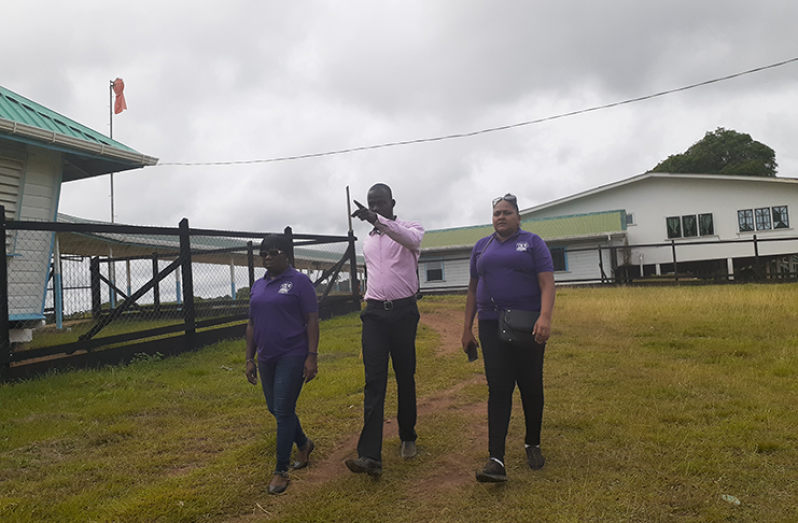 Dr. Duncan giving the health officers a tour of the hospital grounds