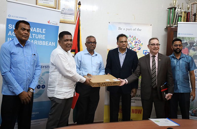Agriculture Minister, Zulfikar Mustapha, Mark Burman and other officials during the signing of the Memorandum of Understanding