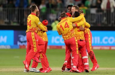 Brad Evans is mobbed by his team-mates after defending ten off the final over, October 26, 2022 (Getty Images)