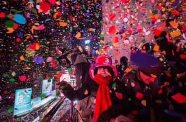 Revellers toss confetti over Times Square from a hotel after the clock struck midnight during New Year's Eve celebrations in New York January 1, 2015. (REUTERS/KEITH BEDFORD)