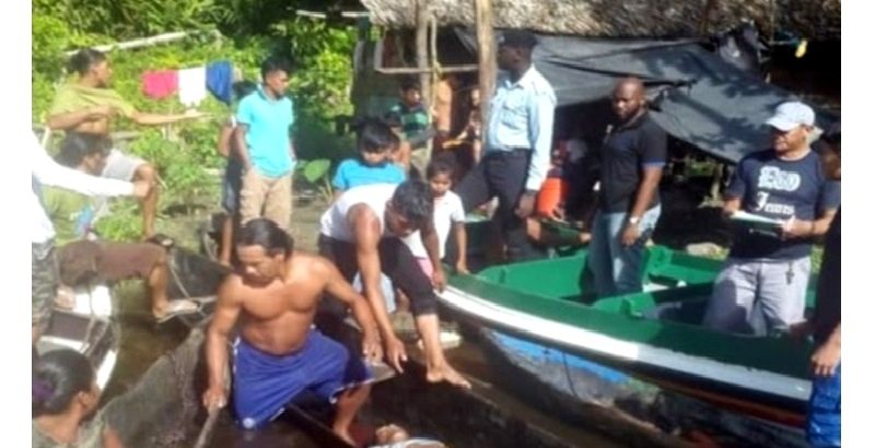 Persons at the scene of the incident as they attempted to rescue the injured man.