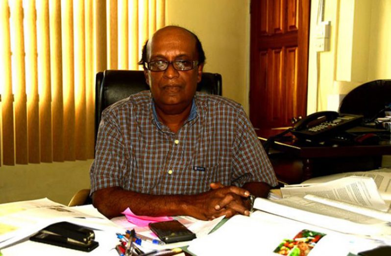 Director of NAREI, Dr. Oudho Homenauth