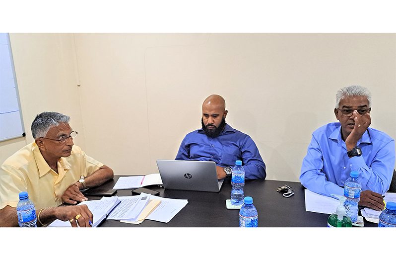 President of the GCUC, Dawchan Nagasar (right) in discussions with GCB's Antonty D'Andrade and Davteerth Ananjit (Sean Devers photo)