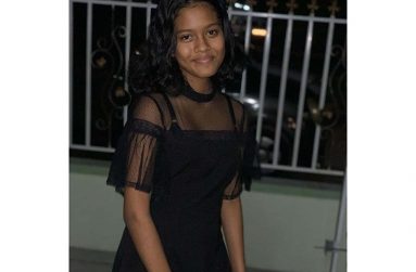 Evanjalie Nelson, Owner and nail technician of “The Nailroomby.Evanjalie”