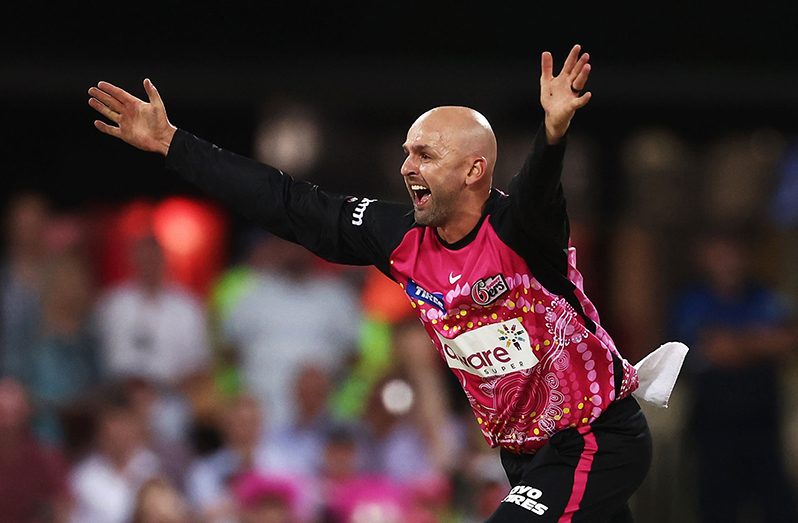 Nathan Lyon will link with Adam Zampa at the Melbourne Renegades after a decade with the Sydney Sixers