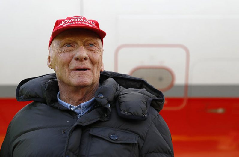 Niki Lauda poses at the airport in Duesseldorf, Germany, March 20, 2018. (REUTERS/Leonhard Foeger)
