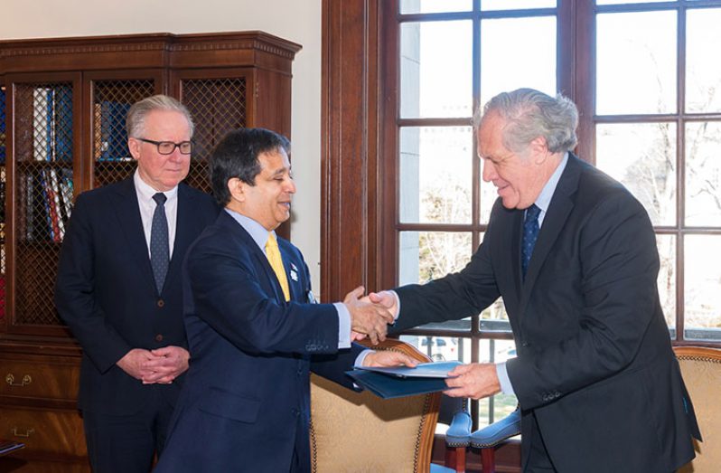 Ambassador Insanally and OAS Secretary General, Luis Almagro, celebrate after the donation of two pieces of artwork to the OAS’s Art Museum of the Americas (AMA)