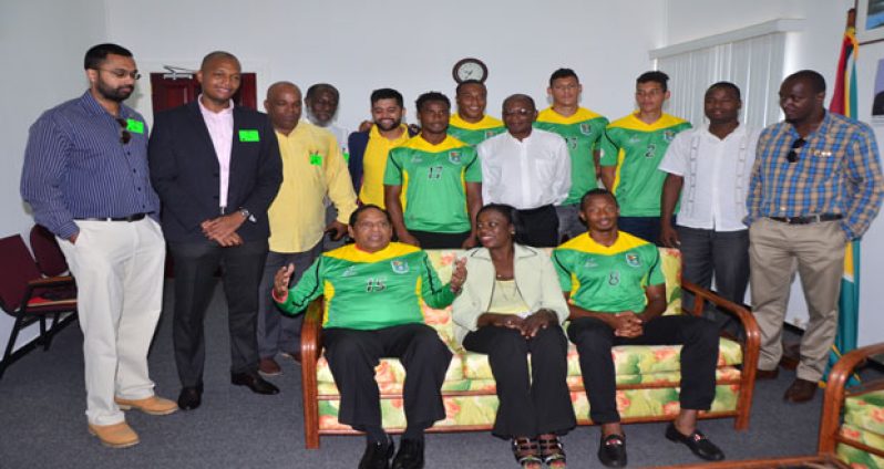 Prime Minister Moses Nagamootoo flanked by representatives of the GFF and the Golden Jaguars at yesterday’s courtesy call. (Adrian Narine photos)