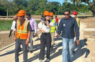 Park-1 Minister Ramraj, accompanied by officials from the Protected Areas Commission, technical officers from the Ministry of Public Works, and project contractors, expressed satisfaction with the pace of construction (Ministry of Public Works photos)