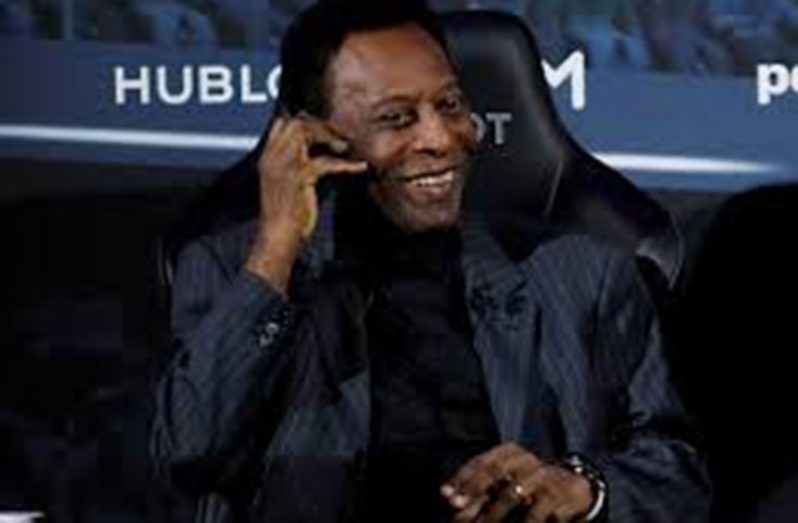 Brazilian soccer legend Pele is seen in Paris, April 2, 2019. (REUTERS/Christian Hartmann/File [hoto)