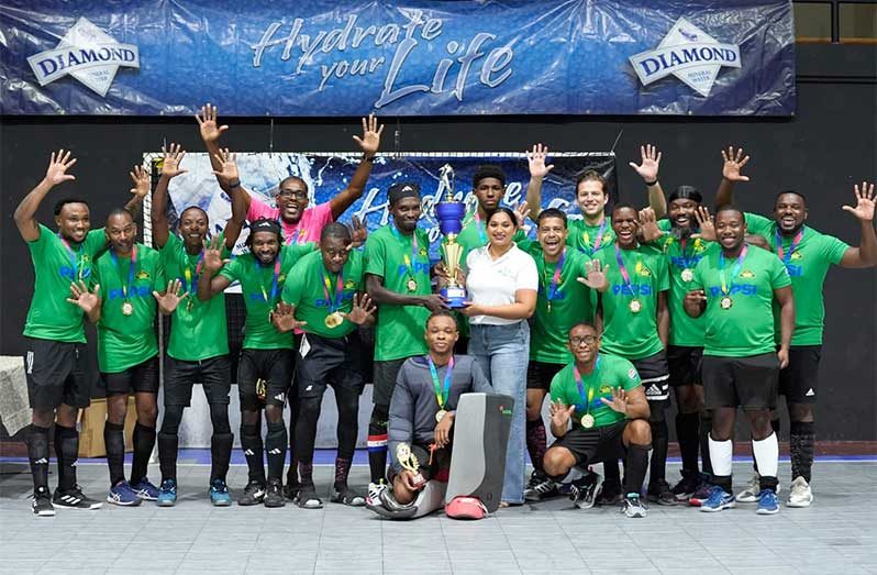 Men’s division Champions, Pepsi Hikers, receiving their trophy from Ms Raveena Mangal, DDL Executive Brsand Manager. Also receiving a trophy was Captain Samarj Assanah, who was also the MVP