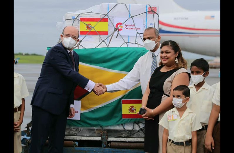 Ambassador of Spain, Fernando Nogales Alvarez, hands over the Pfizer vaccine for children to Minister of Health, Dr. Frank Anthony, in the presence of Minister of Education, Priya Manickchand and Primary School pupils from several schools in Region Three