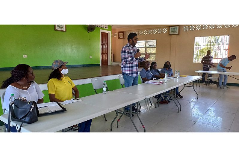 Minister of Public Works Bishop Juan Edghill has kept a promise made to contractors from Buxton, East Coast Demerara. On Sunday afternoon, the minister, accompanied by Permanent Secretary Vladim Persaud and a team from the Ministry's Procurement Department, along with personnel from the Guyana Revenue Authority (GRA) and the National Insurance Scheme (NIS), engaged the contractors in a specially planned training session. The session is aimed at preparing the contractors for the contract-bidding process and to ensure that as business owners they are also tax- and NIS-compliant (Public Service Ministry)