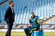 Ricky Ponting chats to Steven Smith during the Ashes. (Getty Images)