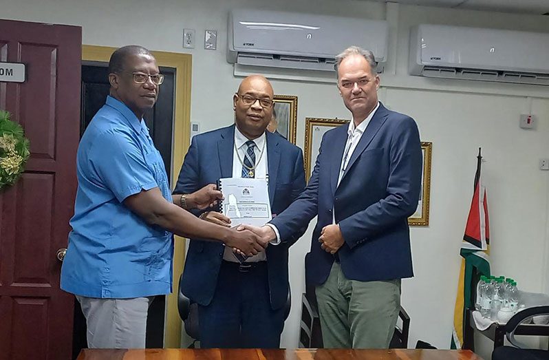 Minister of Public Works, Juan Edghill (centre) along with MARAD Director General Captain Stephen Thomas (left) and a representative of Koole B.V (right)
