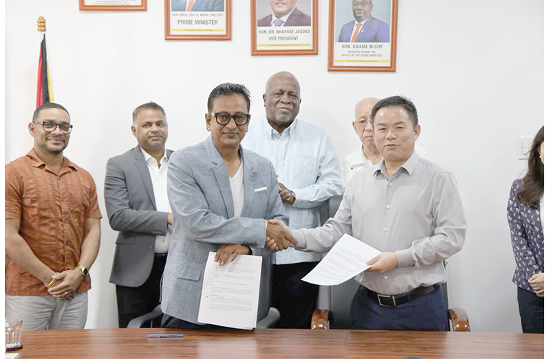 The agreement formalising the donation was signed by GPL Executive Management Committee Head, Kesh Nandlall and Bosai Minerals Group Guyana Inc. representative, George Zhao. The signing ceremony was witnessed by Prime Minister, Brigadier (Ret’d) Mark Phillips; Minister of Public Utilities and Aviation, Deodat Indar; China’s Ambassador to Guyana, Yang Yang; GPL Director Gary Hall; Norman McBean; Eric Yu; and other representatives of GPL, Bosai Minerals Group Guyana Inc. and Guyana Manganese Inc.
