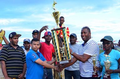 Banks DIH representative, Mortimer Stewart, hands over the winning trophy for Release De Beast’s victory in the feature D and Lower race.