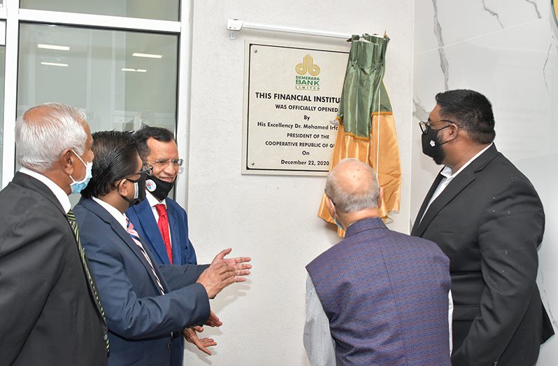 President Dr Irfaan Ali and Chairman of the Board of Directors of
Demerara Bank Limited, Dr Yesu Persaud unveil a plaque as others look on