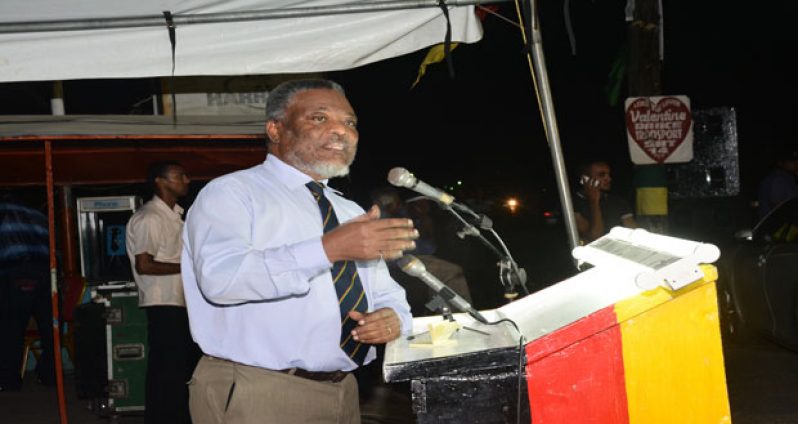 Prime Minister Samuel Hinds making a pitch to South Ruimveldt residents