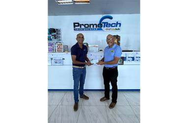 LGC Secretary Chet Bowling receives the sponsorship cheque from PromoTech Incorporated Country Manager Bala Vinjimoor