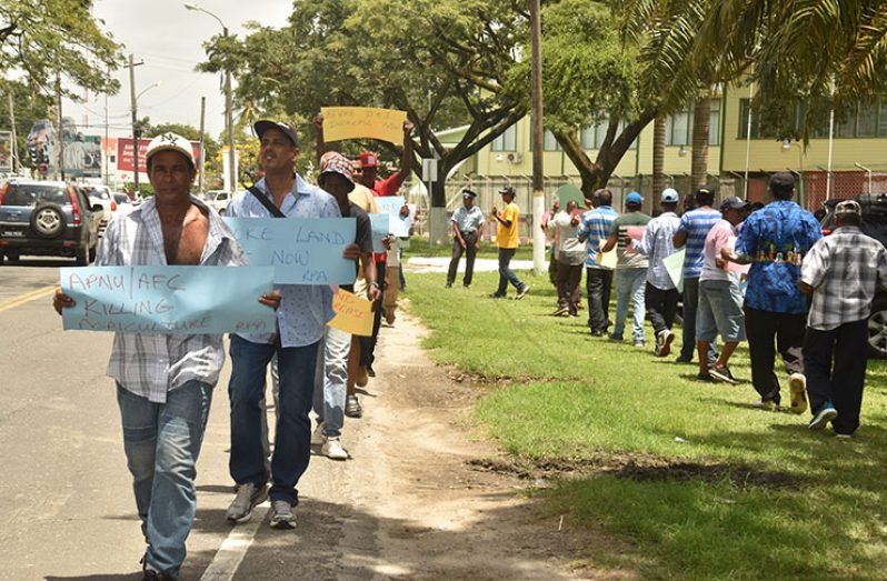 Region Four and Five farmers on the picket line on Monday