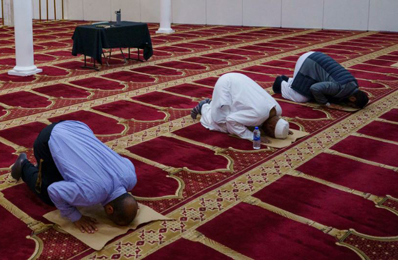 Muslims offering their prayers during Ramadan 2020, while maintaining a safe social distance (Sarah Hoffman/ Cross Cut photo- Washington)