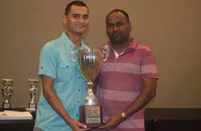 Adrian Fernandes (left) and Team Ramchand Wreckers’ owner Anand Ramchand during the 2018 prize-giving ceremony. Wreckers are the defending Endurance champions (GTRidez photo)