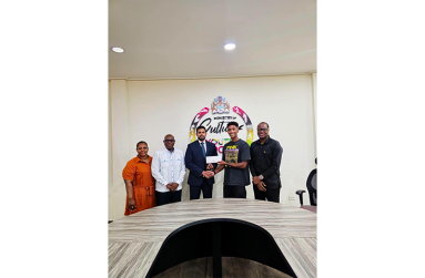 Minister of Culture, Youth and Sport Charles Ramson Jr., alongside Minister within the Ministry Steven Jacobs and Director of Sport Steve Ninvalle, recently met with the 20-year-old standout and his mother, Ushaka Noel, to map out the requirements for his continued athletic development