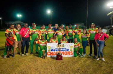 Flashback: The victorious Regal Masters Over-40 players pose with their winnings in the presence of Vice-president Dr Bharrat Jagdeo at last year’s second edition of the tournament.