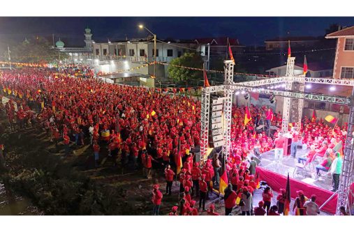 Sea of Red: Mammoth crowd floods Tarla Dam as PPP/C’s Meten-Meer-Zorg public meeting ignites momentum ahead of 2025 poll