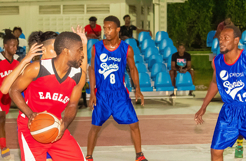 Eagles' Michael Richards (with ball) top scored with 26 points on Saturday to help his team beat Pepsi Sonics 87-45
